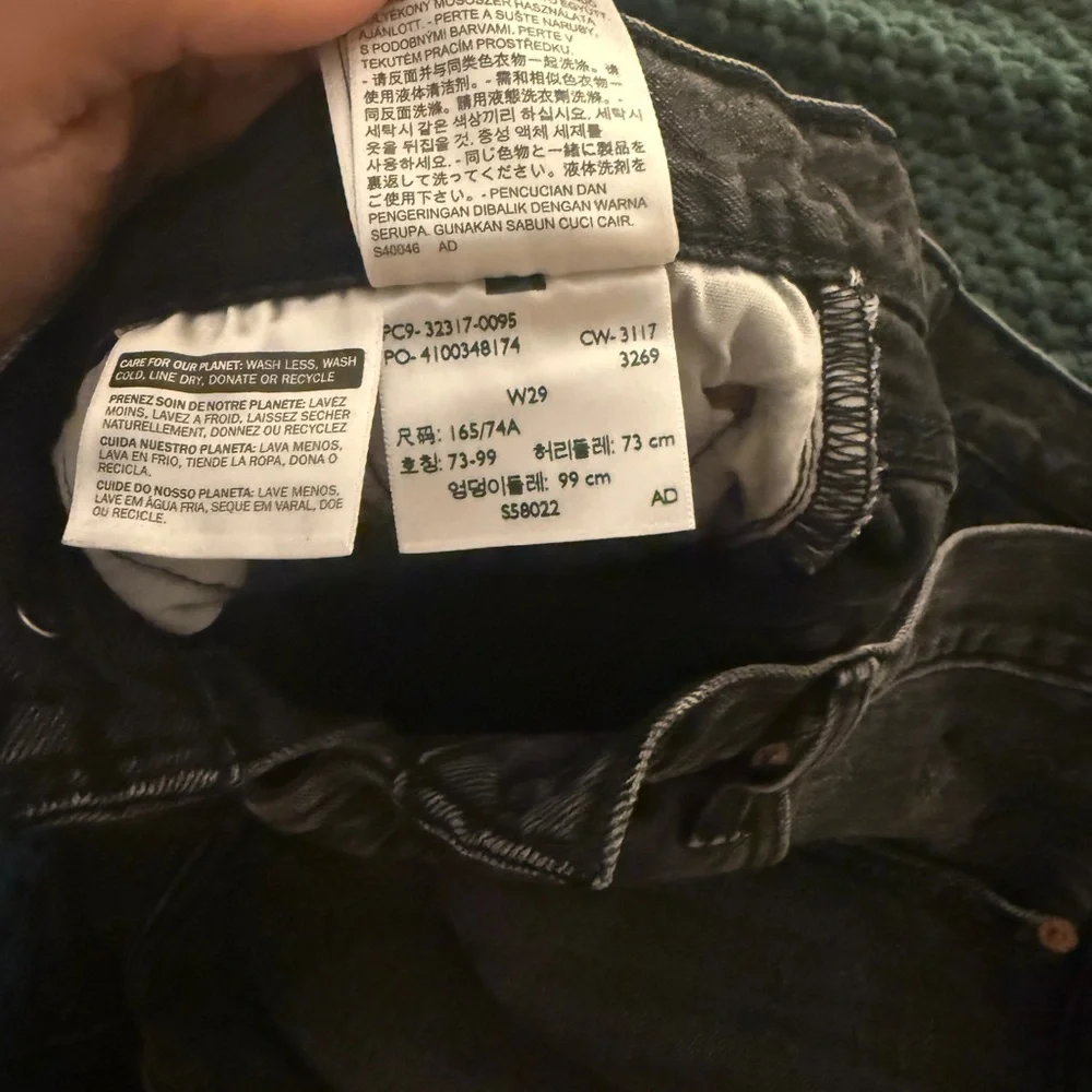 Levi's Black Denim Jean Shorts Sz 29 - Picture 4 of 4